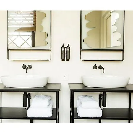 Отель Conscious Westerpark 4*