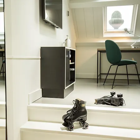 Отель Conscious Westerpark 4*